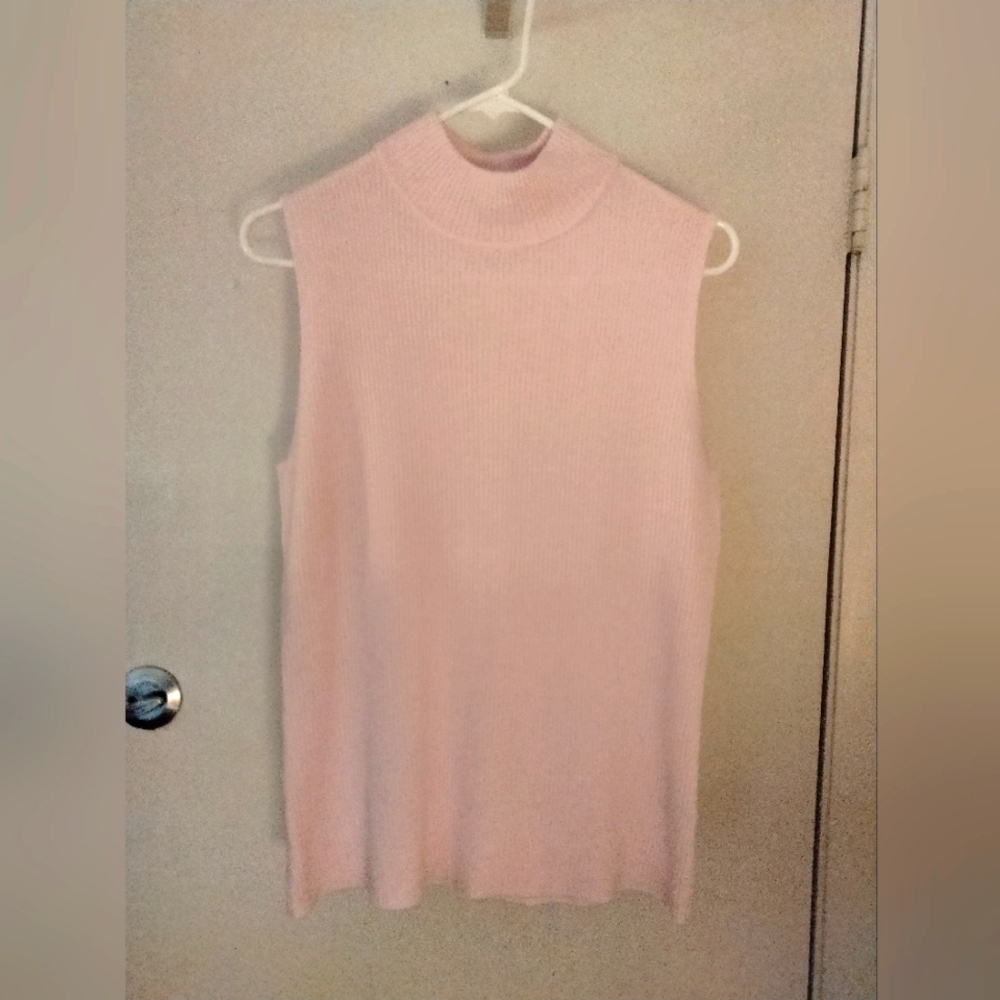 EUC Croft and Barrow Ribbed sleeveless Pale pink ribbed turtle neck Size Large